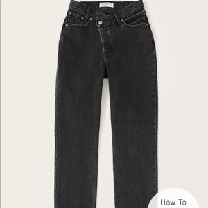 Brand New Abercrombie & Fitch high rise Dad jeans size 26/2 in black wash.